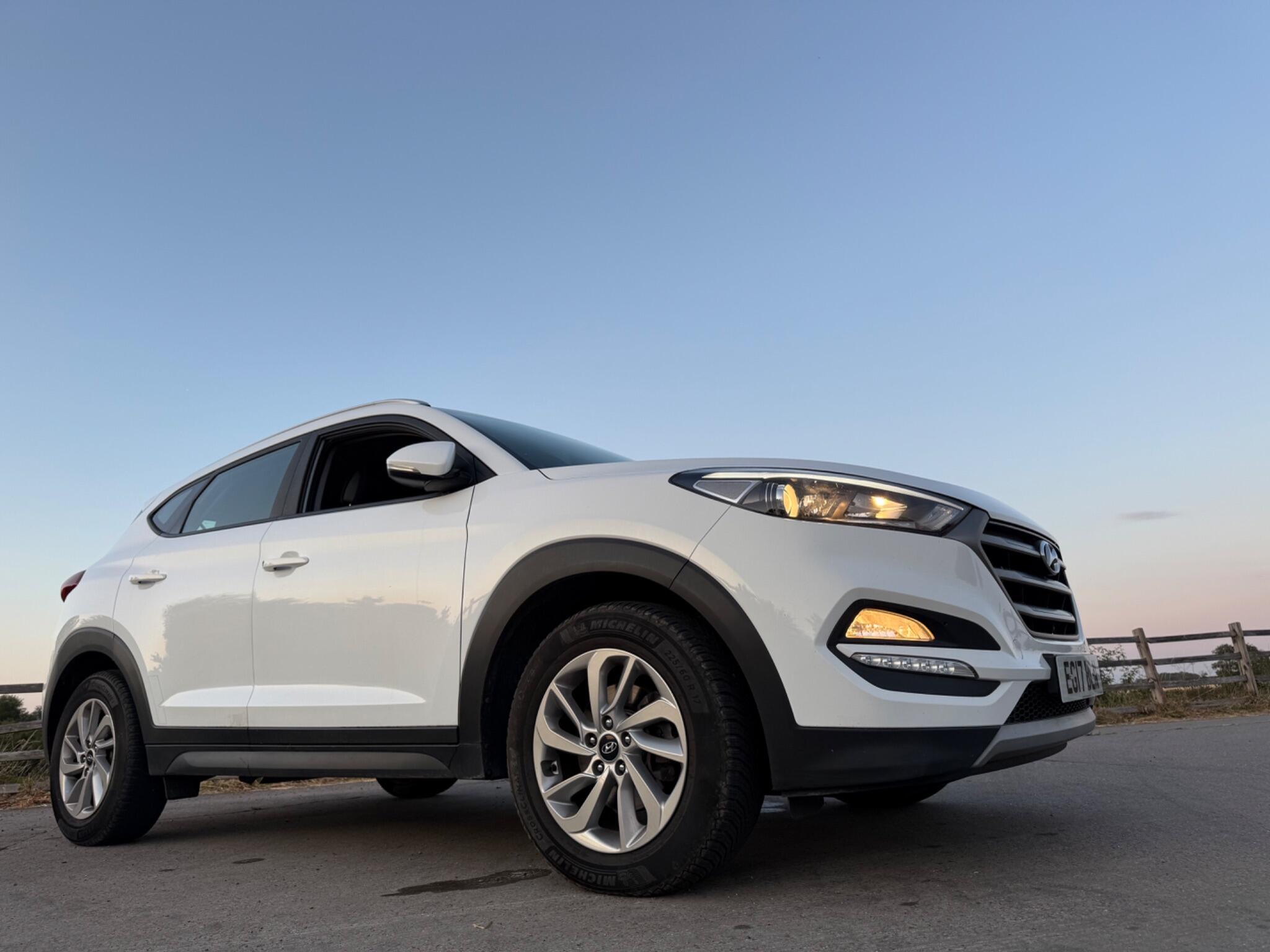 Hyundai TUCSON 2.0 CRDi Premium SE 4WD Euro 6 5dr — photo 60 of 102